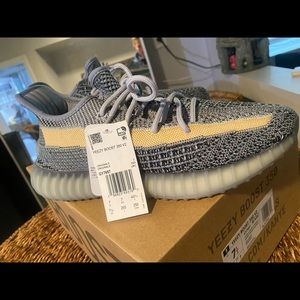 Yeezy Boost 350 V2